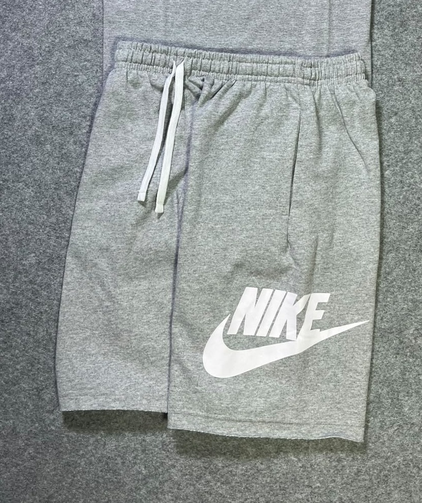 Bermuda Moletom Nike Cinza