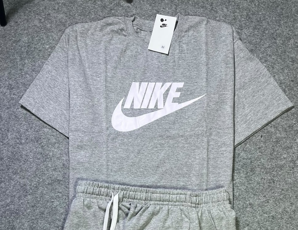 Camiseta Básica Nike Cinza